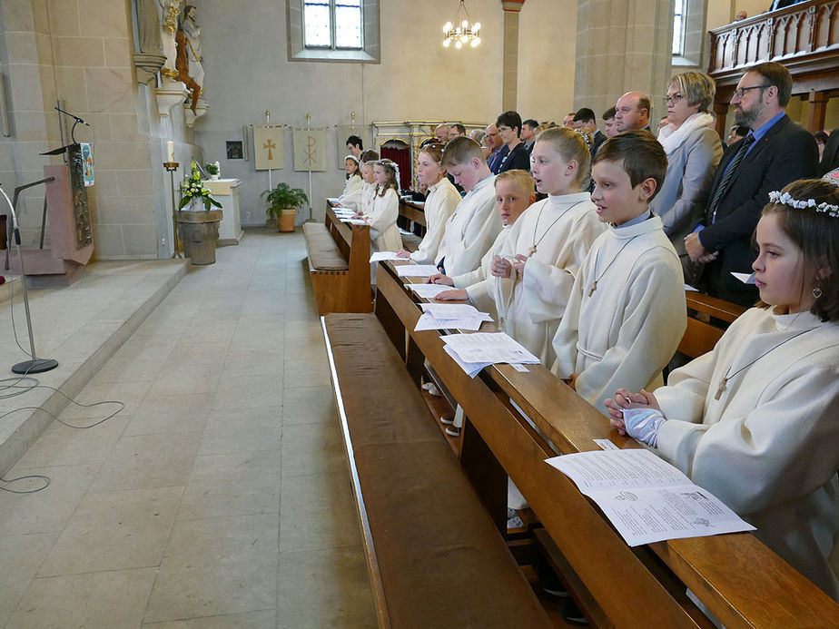 Feier der 1. Heiligen Kommunion in Sankt Crescentius (Foto: Karl-Franz Thiede)